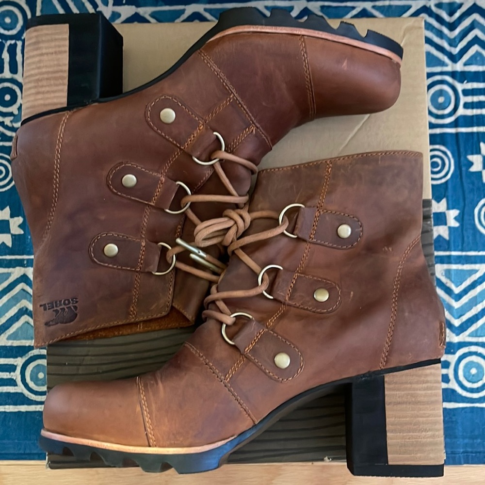 Women’s Sorel Addington Lace Boots Size 10